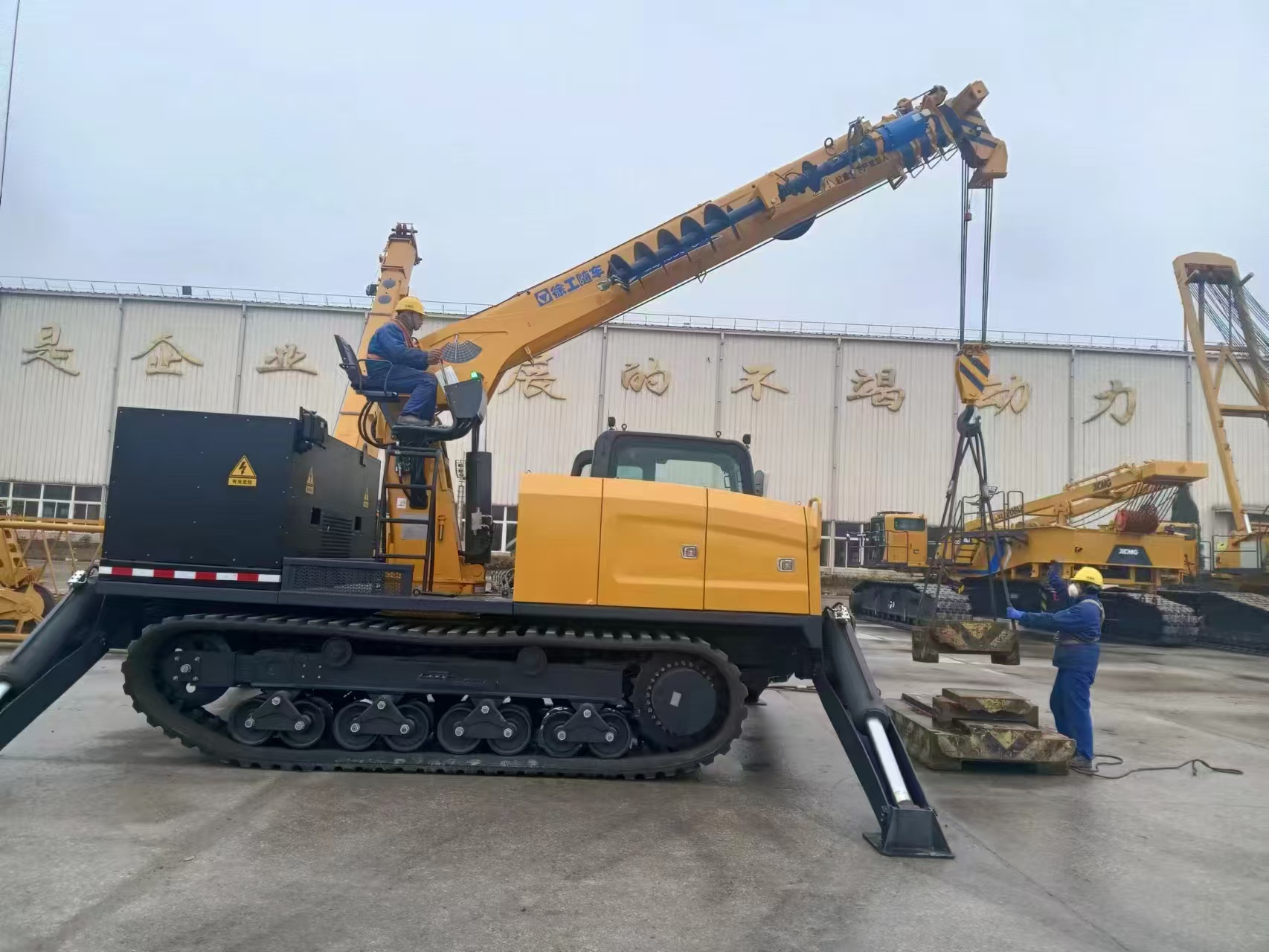 Гусеничный ямобур Pilemaster DT6