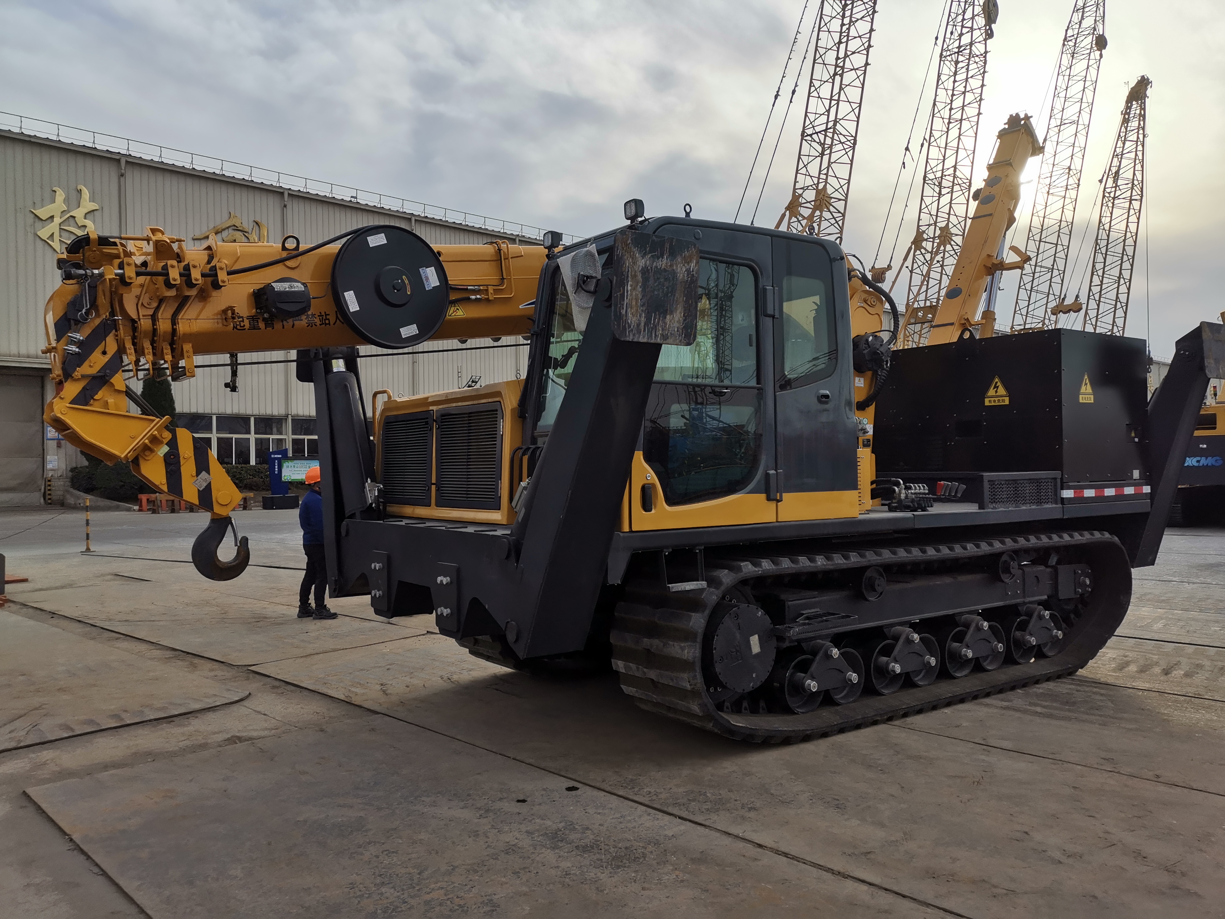 Гусеничный ямобур Pilemaster DT6